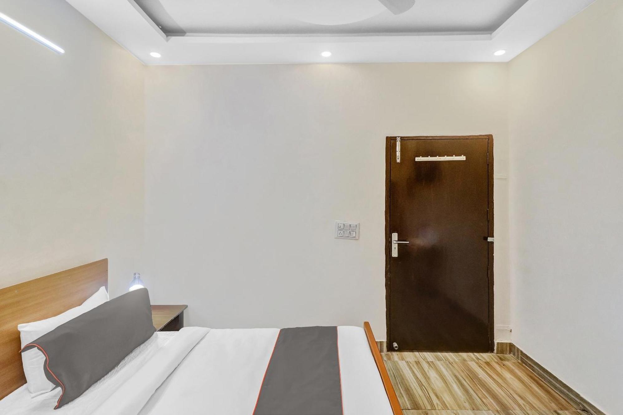 Super Capital O Moody Inn Делхи Екстериор снимка