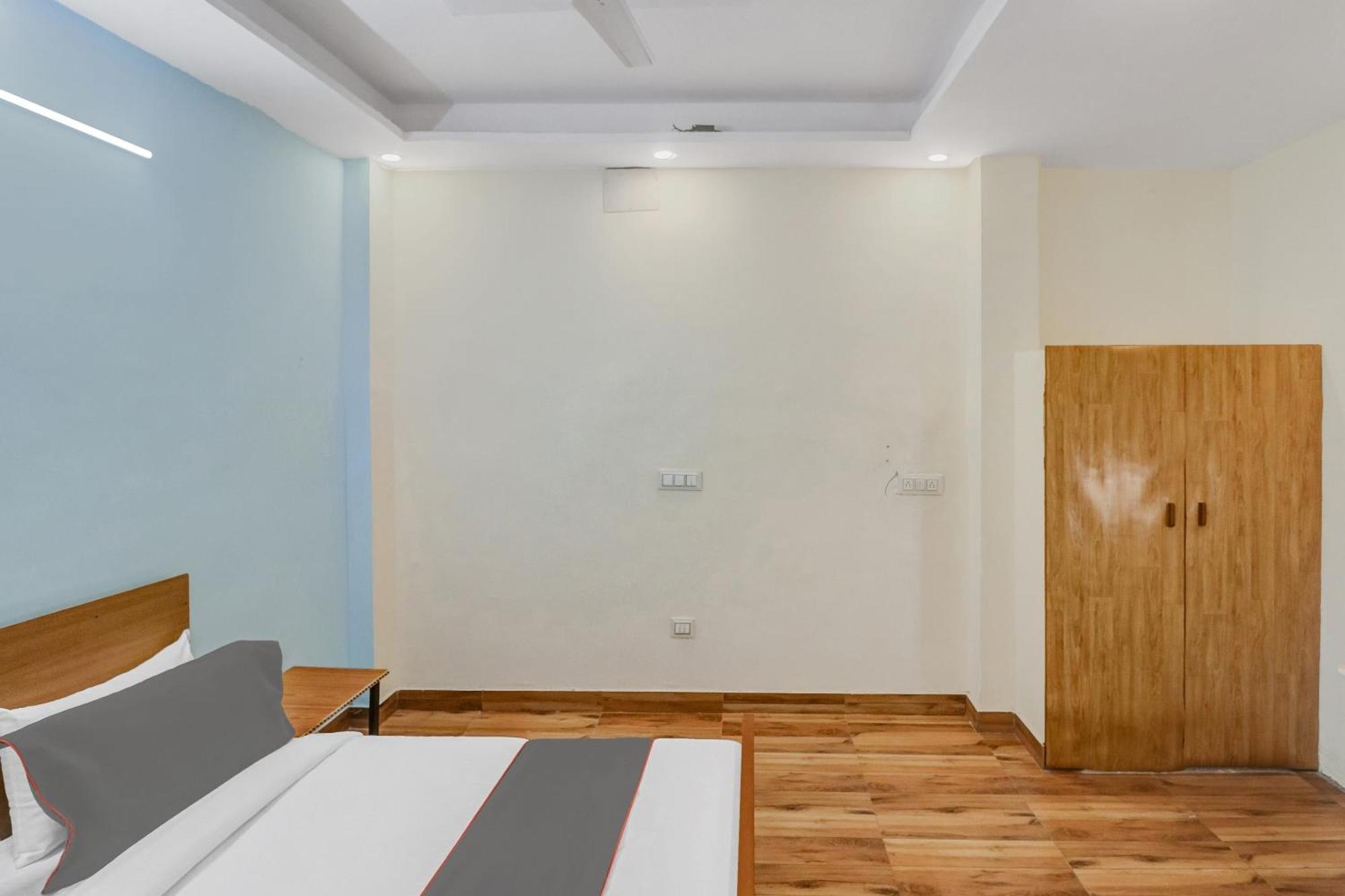 Super Capital O Moody Inn Делхи Екстериор снимка