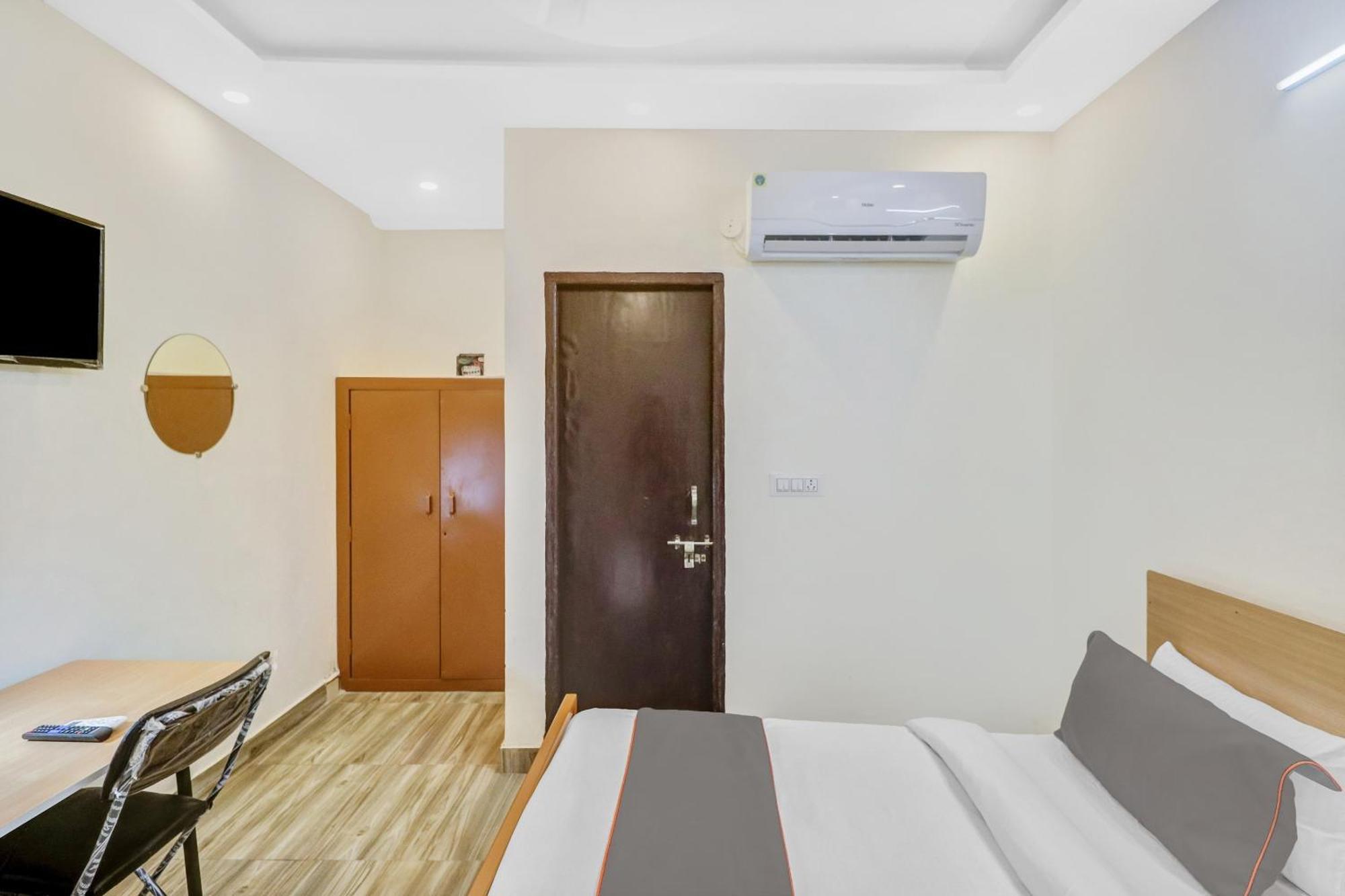 Super Capital O Moody Inn Делхи Екстериор снимка