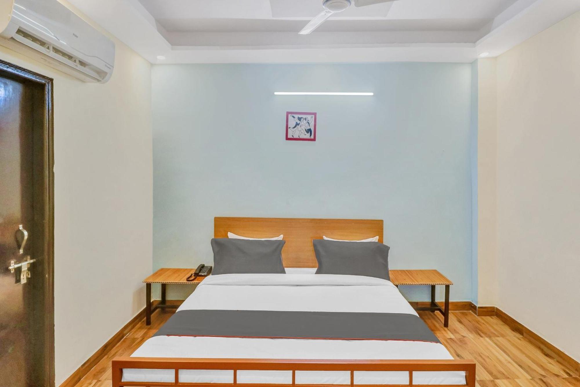 Super Capital O Moody Inn Делхи Екстериор снимка