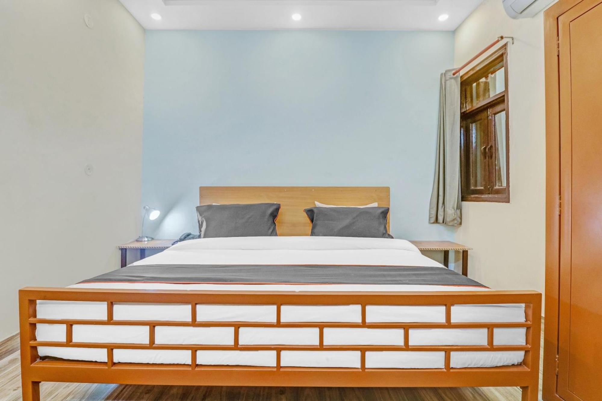 Super Capital O Moody Inn Делхи Екстериор снимка