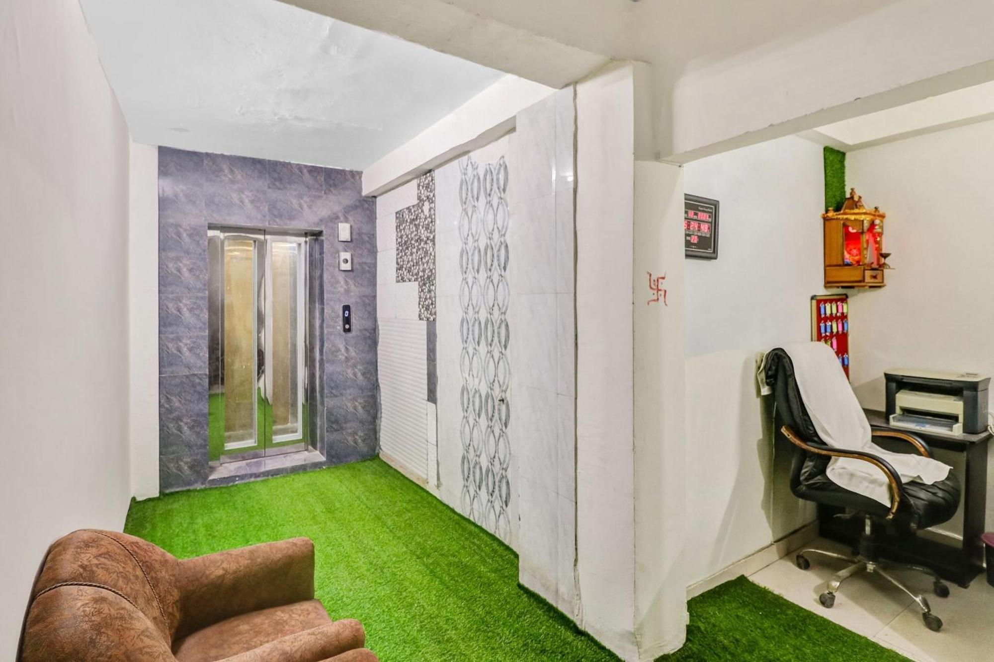 Super Capital O Moody Inn Делхи Екстериор снимка