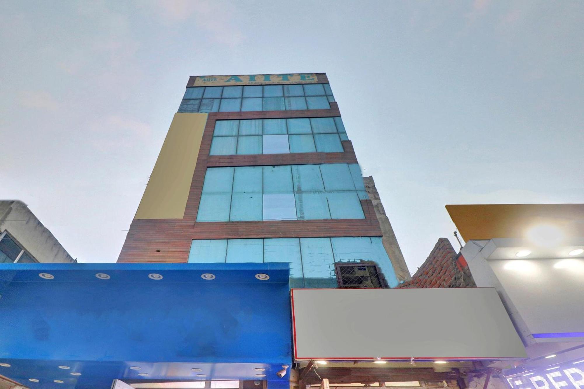Super Capital O Moody Inn Делхи Екстериор снимка