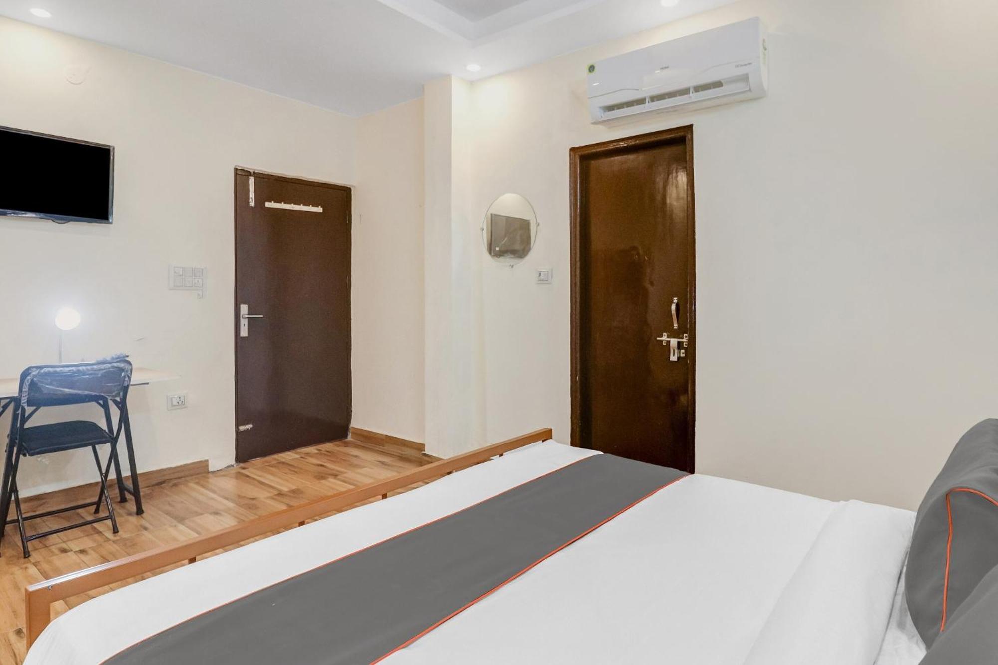 Super Capital O Moody Inn Делхи Екстериор снимка
